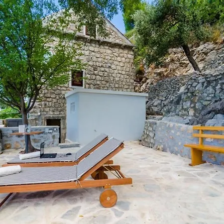 Shining Star - Attic Studio With Patio And Sea View Daire *