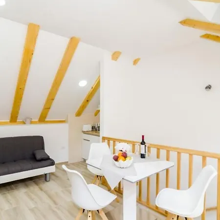 Daire Shining Star - Attic Studio With Patio And Sea View Dubrovnik