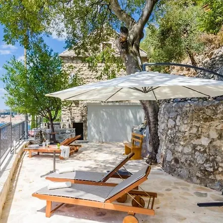 Daire Shining Star - Attic Studio With Patio And Sea View *