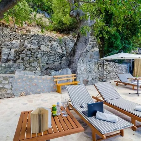 Shining Star - Attic Studio With Patio And Sea View