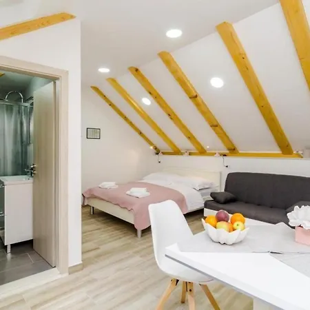 Shining Star - Attic Studio With Patio And Sea View * Дубровник