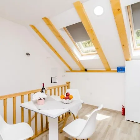 Lejlighed Shining Star - Attic Studio With Patio And Sea View *