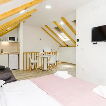 Апартаменты Shining Star - Attic Studio With Patio And Sea View Дубровник