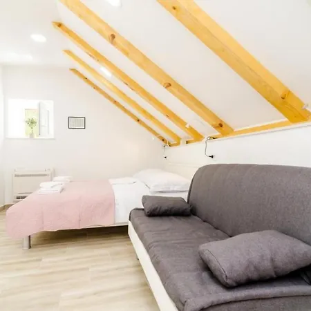 Shining Star - Attic Studio With Patio And Sea View Апартаменты *