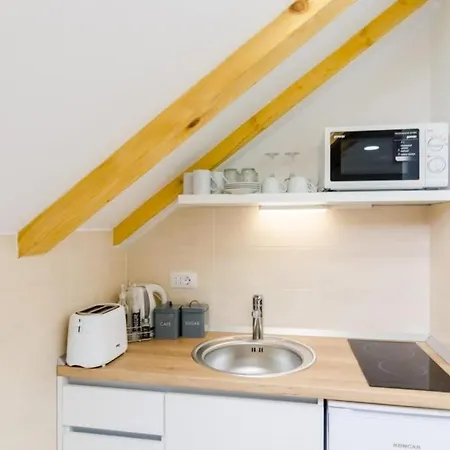Shining Star - Attic Studio With Patio And Sea View *