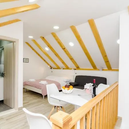 Apartment Shining Star - Attic Studio With Patio And Sea View