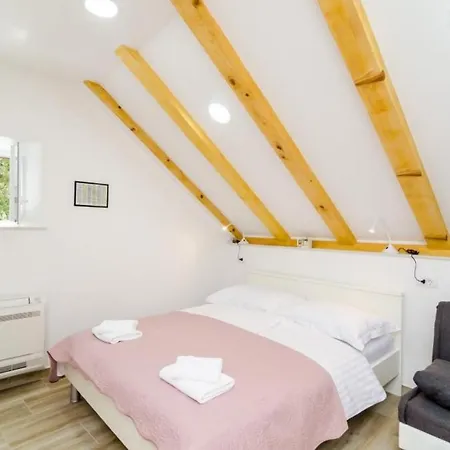 Apartment Shining Star - Attic Studio With Patio And Sea View *