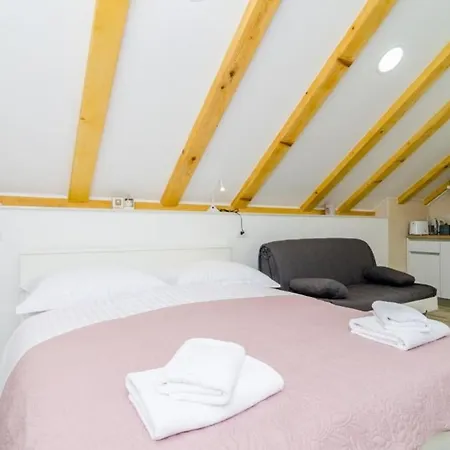 Apartment Shining Star - Attic Studio With Patio And Sea View Dubrovnik